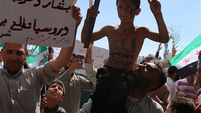 فيديو وصور.. الآلاف يتظاهرون في إدلب تحت عنوان لا بديل عن إسقاط النظام