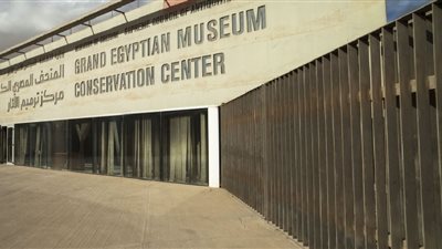 المتحف المصري الكبير يستقبل قطع أثرية من مخزن البهنسا 