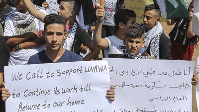  صور.. مظاهرة أمام مفوضية الأمم المتحدة في بيروت احتجاجًا على وقف تمويل الأونروا 