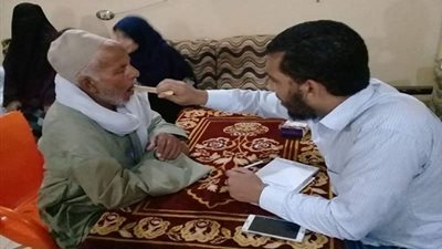 صور.. الكشف على 190 مواطن بالقافلة الطبية لحزب النور بسمسطا ببني سويف 