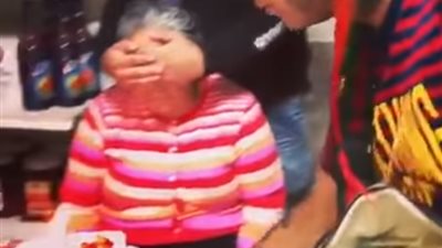 لن تتوقع.. شاب يفاجيء والدته بعيد ميلاد لا يخطر على البال