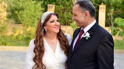 وسط انتقاد وتهنئة ومفاجأة .. كيف تقبل أصدقاء الإعلامية رولا خرسا ومستخدمي مواقع التواصل الاجتماعي خبر زواجها