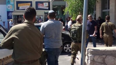 عملية طعن جنوب الضفة الغربية ورصاص إسرائيل يلاحق المنفذ