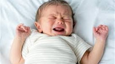 اعرفي إزاي تسكتي ابنك وقت شعوره بالمغص