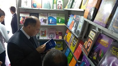 محافظ الفيوم يفتتح المعرض الأول للكتاب بقصر الثقافة