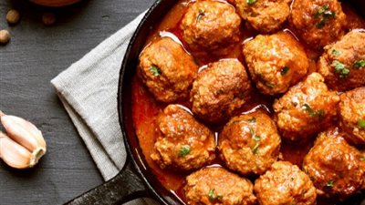 كرات الدجاج بصوص الطماطم.. من مطبخ بوابة المواطن
