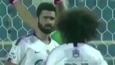 على غرار محمد صلاح و ماني عمر خريبين ينفعل على عموري اثناء مباراة الهلال