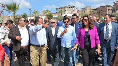 صور.. أشرف صبحي يتفقد ستاد دمياط