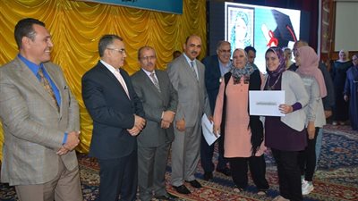 صور.. جامعة الفيوم تكرم المتفوقين من أبناء أعضاء هيئة التدريس والعاملين