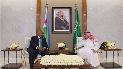 خادم الحرمين الشرفين في لقاء تاريخي مع رئيس جيبوتي ونظيره الإرتيري