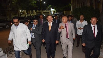 صور.. محافظ بني سويف: مهنة الطب والتمريض تحمل الطابع الإنساني 