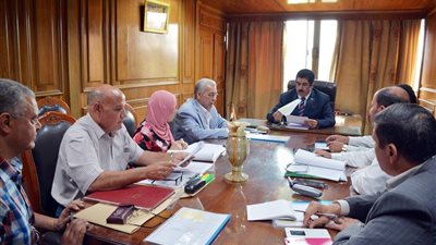 محافظ القليوبية يجتمع باللجنة العليا للقيادات للتجديد لدرجة مدير عام الإدارة العامة لطب الأسنان