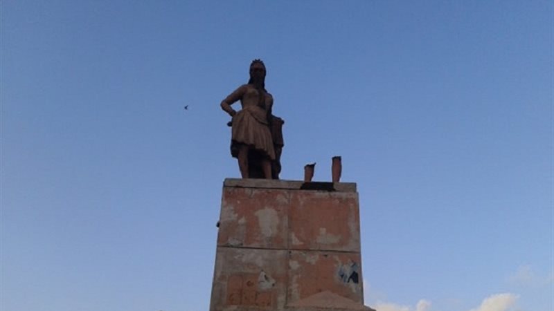 تمثال بائع العرق