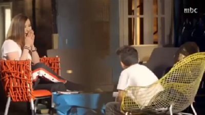 شاهد طفل يطلب الزواج من وفاء الكيلاني .. ياخراشي جالي عريس 