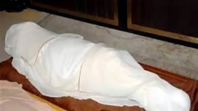 فريق بحث جنائي للوقوف على ملابسات مقتل طبيبة داخل مسكنهما بـ النزهة