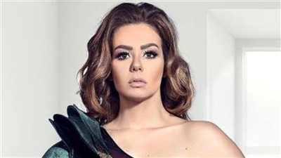 تعليق غريب من إيمي سالم على شبيهتها