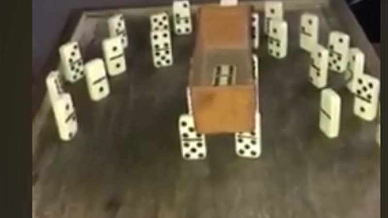 لعبة الدومينو 