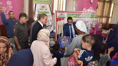 فيديو.. محافظ أسيوط يتفقد دور رعاية الايتام ويوزع 150 حقيبة مدرسية علي الاطفال