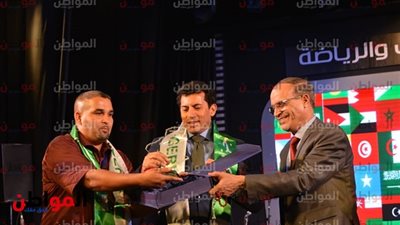 صور.. تكريم الوفود العربية المشاركة بمعرض بينالي الشباب العربى
