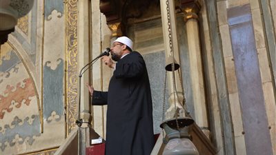 صور.. خطبة الجمعة من مسجد السلطان حسن بالقاهرة