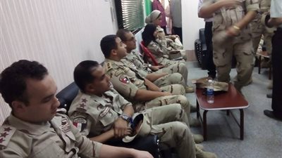 صور.. قافلة القوات المسلحة الطبية توقع الكشف على 1624 مريض بالداخلة