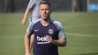 آرثر ميلو يغيب عن تدريبات برشلونة