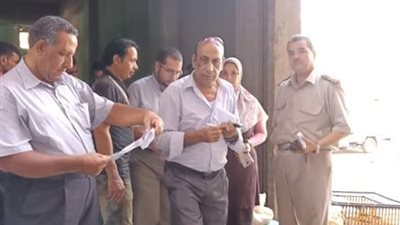 صور .. ضبط طن دواجن فاسدة داخل مخزن بـ شبرا الخيمة