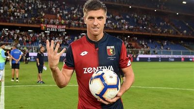 مهاجم جنوي يرد على عرض برشلونة