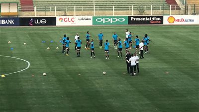 بالصور: لاعبو الإنتاج يجريان عملية الإحماء والتسخين