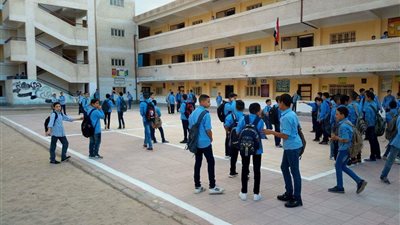 صور .. وسط إجراءات أمنية مشددة .. كيف بدأ طلاب البحيرة العام الدراسي الجديد 2018 ؟