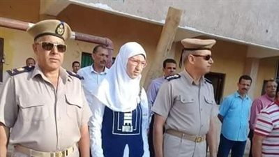 مدرسة ببا  الثانوية تستقبل العام الدراسي الجديد بتكريم ابنة أحد شهداء وزارة الداخلية 