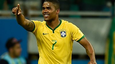 مدرب البرازيل يبرر إستبعاد دوجلاس كوستا