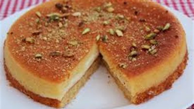 زهقتي من الروتين ؟ .. غيري طريقة عمل البسبوسة و اعمليها بالزعفران والفانيلا 