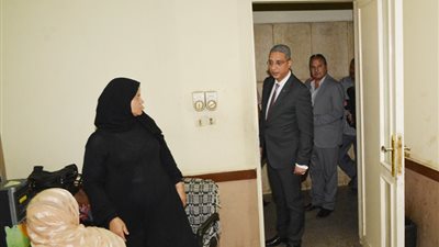 محافظ سوهاج يتفقد مركز الإصدار في مصلحة الأحوال المدنية