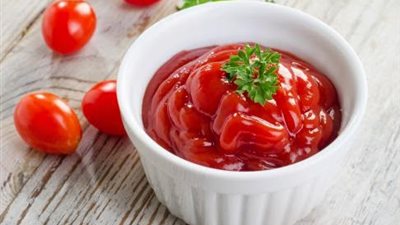 مش لازم تنزلي تشتري لو بتحبيه .. اعرفي طريقة عمل الكاتشب بخطوات سهلة وغير مكلفة