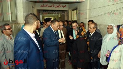 صور.. لـ تدني مستوى النظافة بالفصول.. محافظ الشرقية يحيل مدير مدرسة للتحقيق