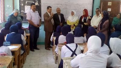 صور.. رئيس مدينة الخانكة يتفقد عدد من المدارس في أول أيام العام الدراسي الجديد 2018
