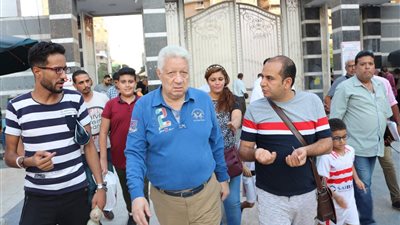 صورة.. مرتضي منصور يتوجه لبتروسبورت لمؤزارة الزمالك أمام المقاولون
