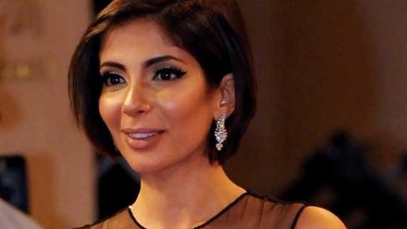 الفنانة مني زكي 