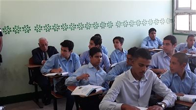 محافظ بورسعيد خلال جولته التفقدية على المدارس: لن أسمح بدخول الطالب المتغيب الامتحانات