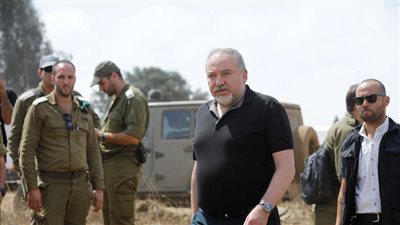 وزير جيش الاحتلال يهاجم أولمرت والسبب 