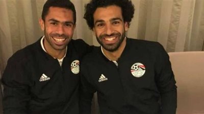 أحمد فتحي يصل لندن لمساندة محمد صلاح قبل إعلان جائزة أفضل لاعب في العالم