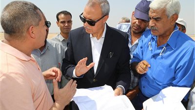 صور.. محافظ قنا: بدء ضخ المياه لأراضي المراشدة أكتوبر المقبل
