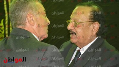 صور.. الفنان محمود حميدة في عزاء الراحل سمير خفاجى بوسط البلد