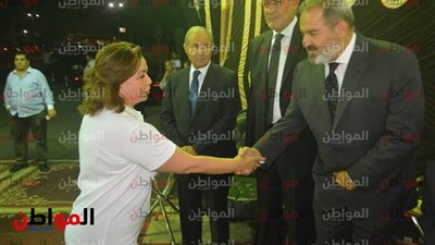 صور.. على غرار مي نور الشريف.. إلهام شاهين في عزاء سمير خفاجي بالأبيض