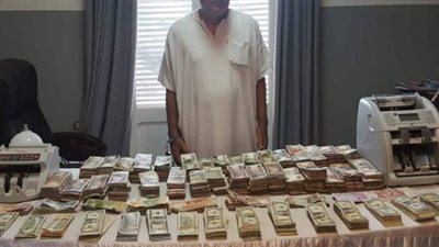 ضبط شخص يتاجر بالنقد الأجنبي بكفرالشيخ وبحوزته عملات مزورة