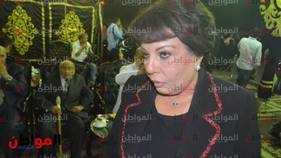 صور.. فردوس عبد الحميد تصل عزاء المنتج سمير خفاجى