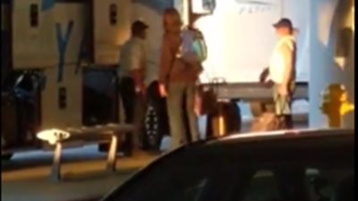 فيديو.. خناقة عنيفة بين سائح وسائق أتوبيس والسبب !