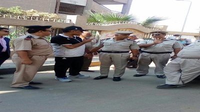 صور.. جولة ميدانية لمحافظ القليوبية بالمرور على المدارس ومتابعة كافة الخدمات