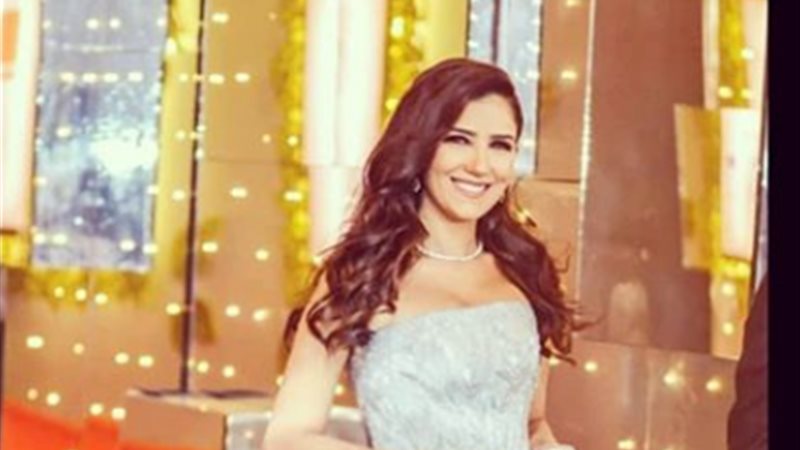 الفنانة مي عمر 